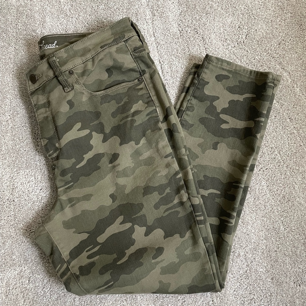 Universal Thread brand cropped skinny jeans! New, never worn!